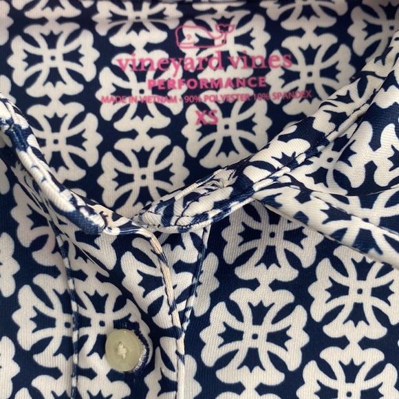 LIKE NEW VINEYARD VINES POLYESTER DRESS. - Picture 4 of 8